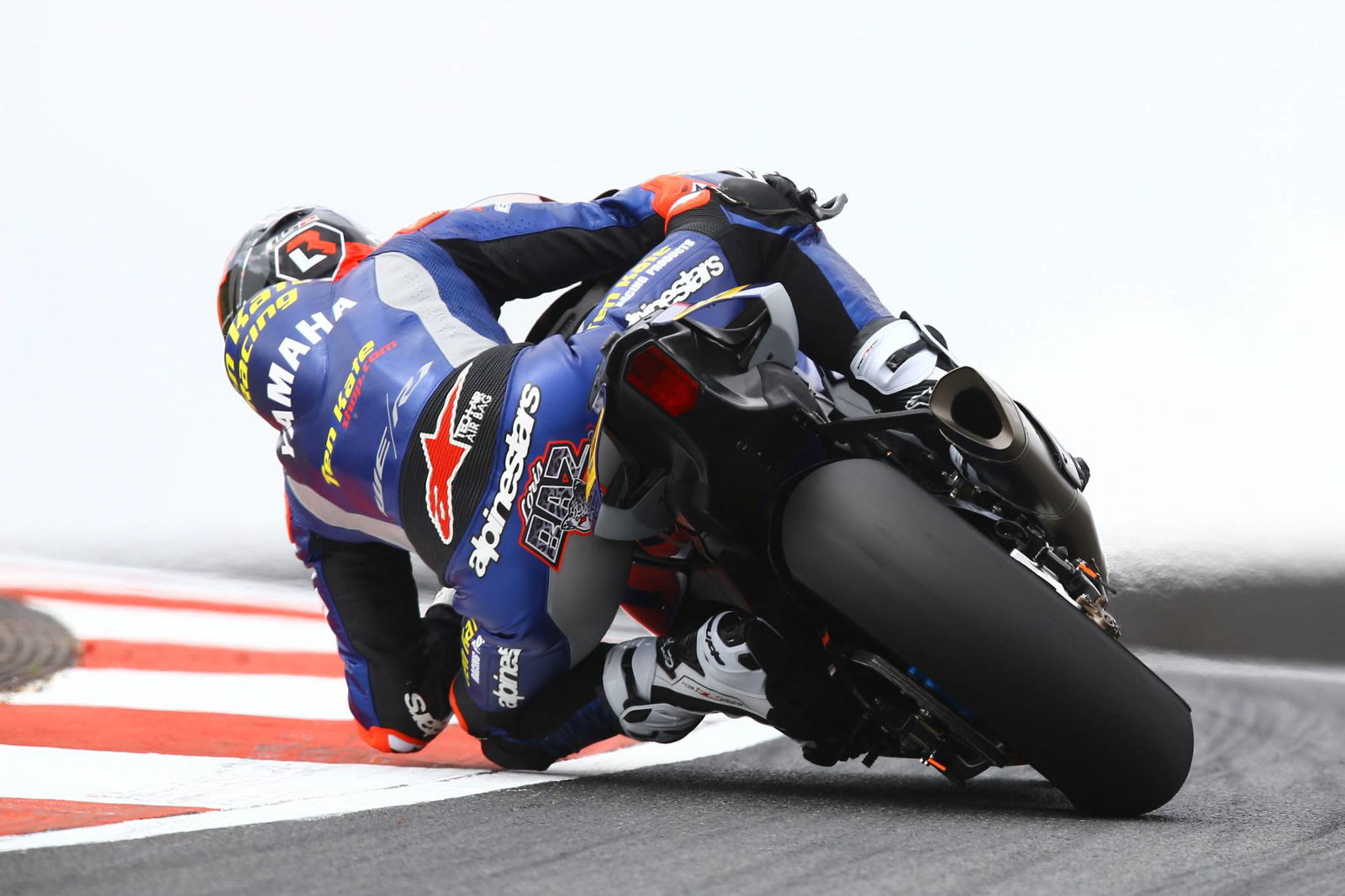 Razgatlioglu memimpin Yamaha 1-2 di Portimao FP1
