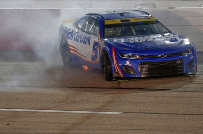 NASCAR: Jones Menang Saat Pembalap Play-Off Tersandung