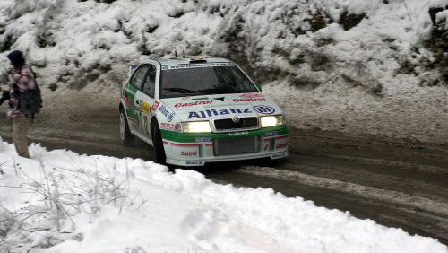 Schwarz battles for podium finish.