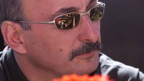 Rahal escapes injury in gantry drama.