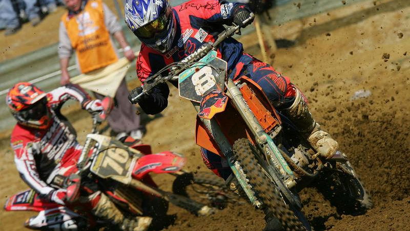Everts wins British GP, Nunn thrills home fans.