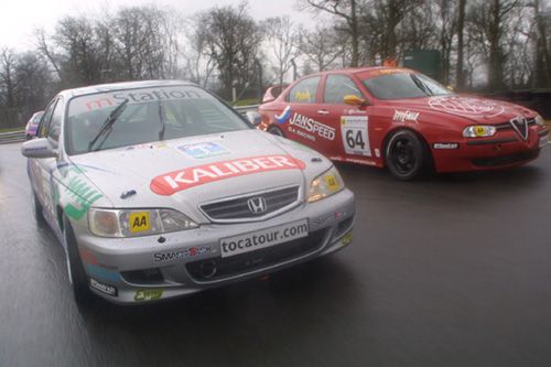 B&Q enters 2001 BTCC campaign.