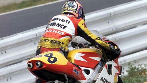 Contrasting 500cc debuts for Walker / Haslam.