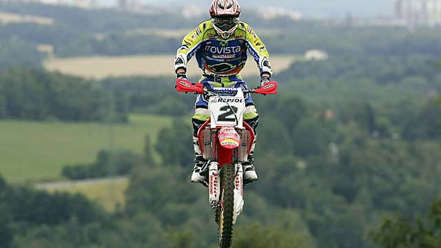 Pichon takes tenth 2005 pole.
