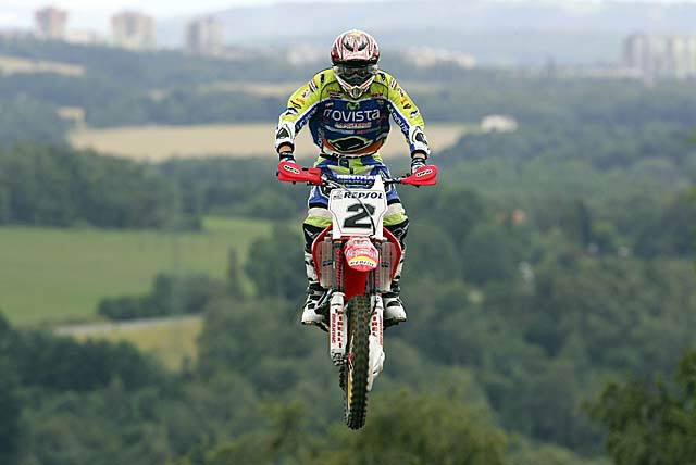 Barragan joins KTM's 2006 factory MX1 line-up.