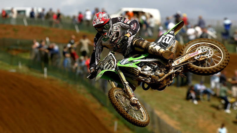 Searle, Swanepoel re-sign for Molson Kawasaki.