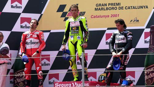 Biaggi and Rossi shake on it.