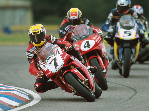 Jefferies wins Superstock for V&M at Oulton.