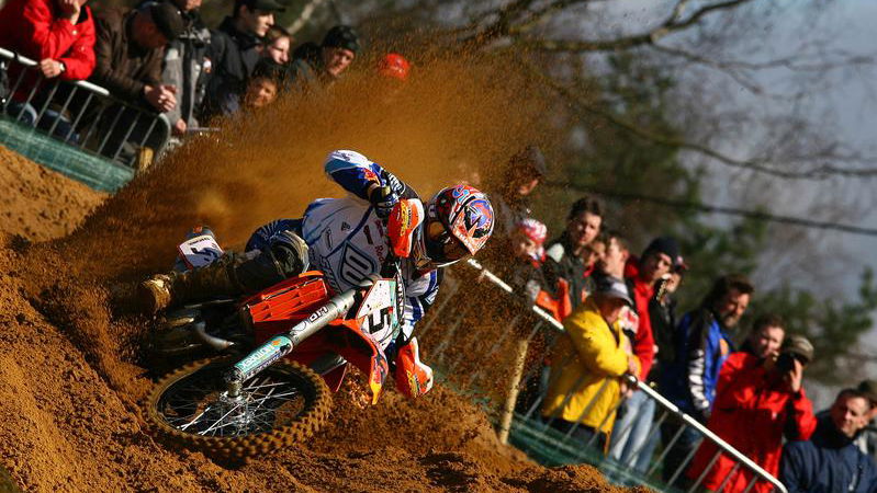 Pichon withdraws from MX1 title chase.