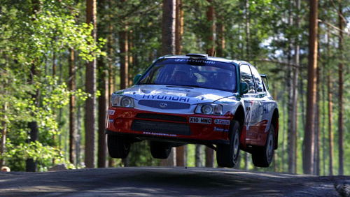 Hyundai signs Loix and Kankkunen for 2002.