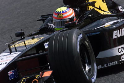 Garcia makes F1 test debut with Minardi.