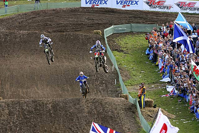 2006 Paris-Bercy Supercross gathers steam.