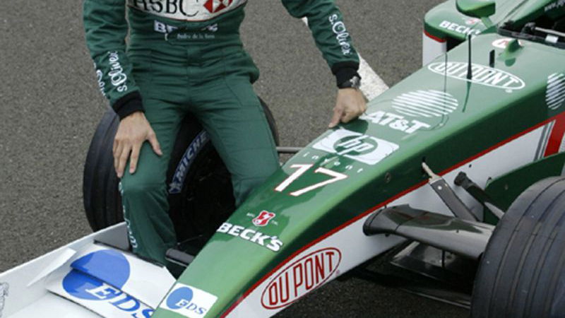 Jaguar link-up with DuPont Performance Coatings.