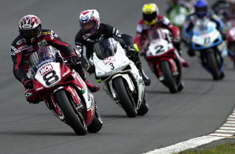 Emmett switches teams as BSB heads for Thruxton.