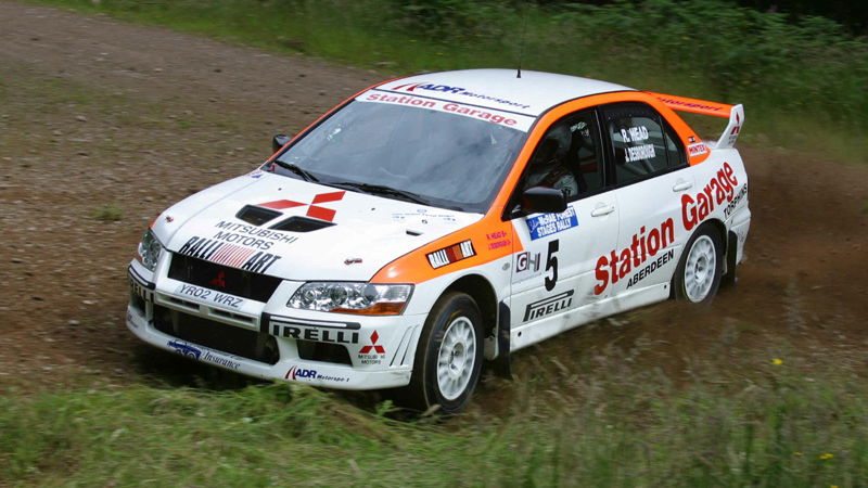 Head enters South African candidate event.