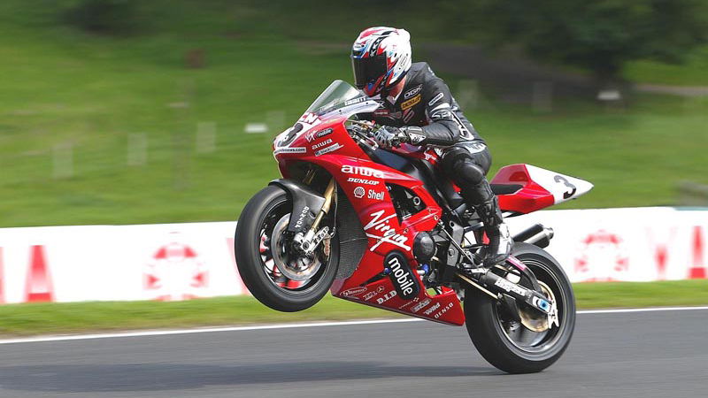 Emmett switches teams as BSB heads for Thruxton.