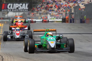 Oz: Gilmour win sets up tight battle.