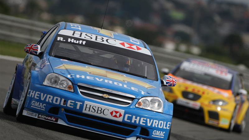 Valencia 2008: Huff opens Chevrolet account.