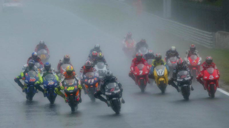 Top 2-stroke Barros congratulated by Barrichello.