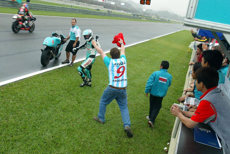 Rossi rides the storm to fourth world title.
