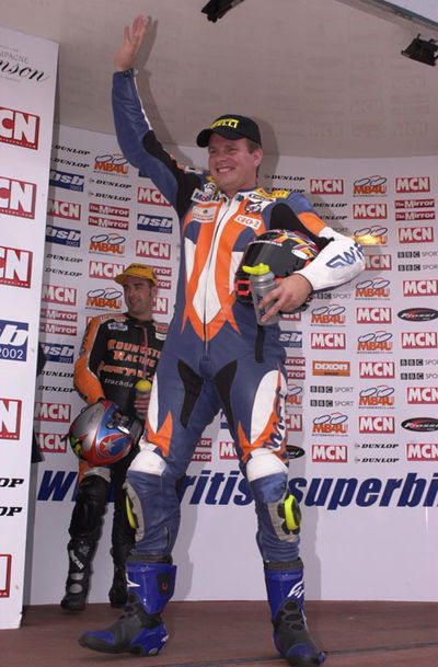 TT hero Jefferies re-signs with Suzuki.