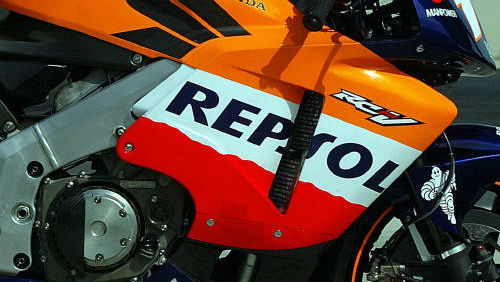Hayden signs for Repsol Honda.