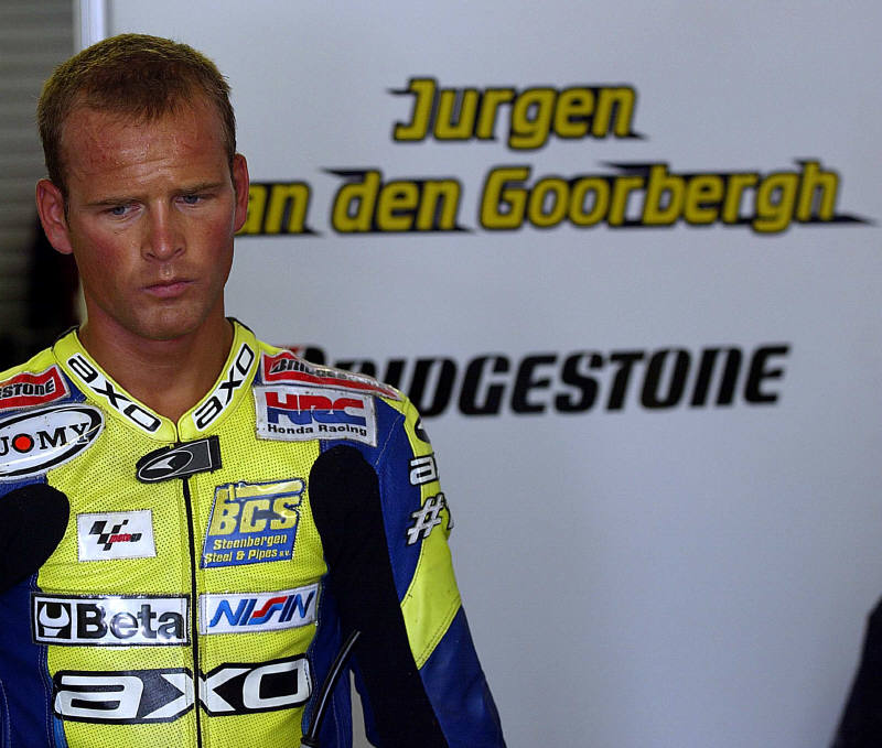 Vd Bosch breaks lap record on Supersport debut.