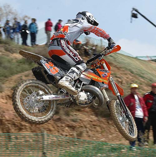 Sacked Avis signs for Eggens Racing.