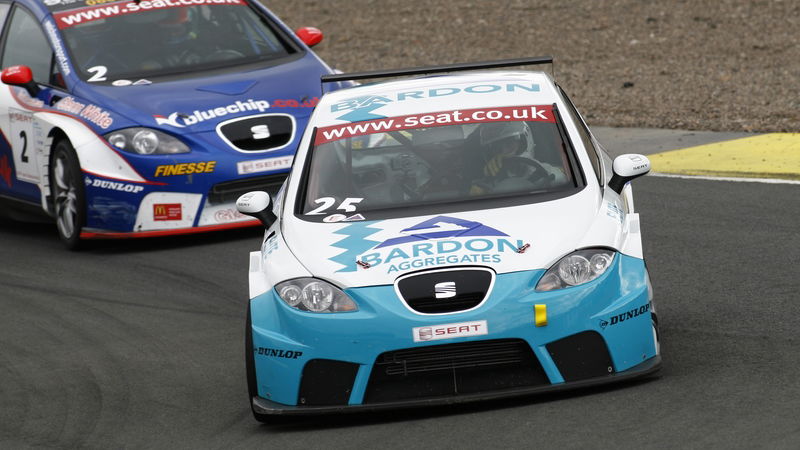 SCC: Lawson seeks to maintain lead at Silverstone.