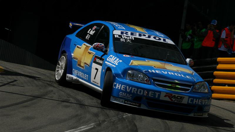 Macau 2008: Huff triumphs after final lap carnage.