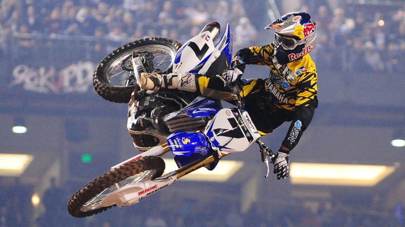 Stewart's sixth ties Reed for AMA lead.