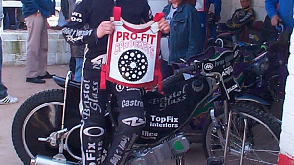 Walker signs for Sprockets.