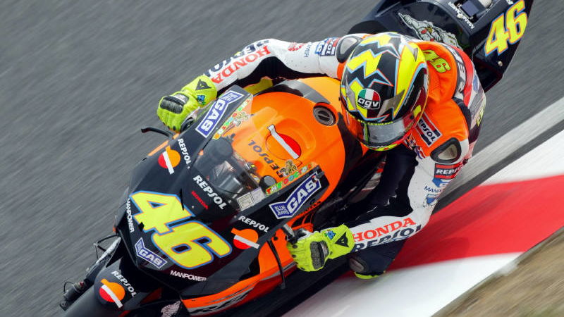 Rossi wins at Suzuka, Ducati on podium.