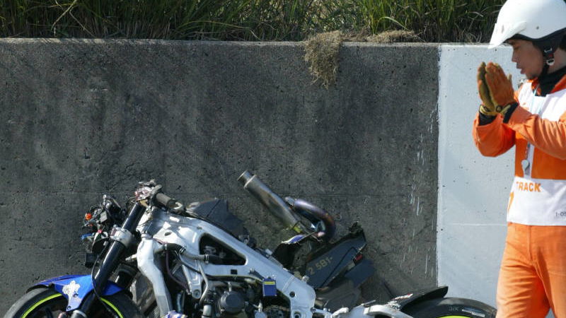 Suzuka scrapped from 2004 calendar.