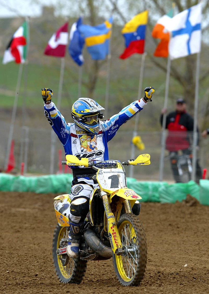 Kawasaki Satellite team sack both riders.