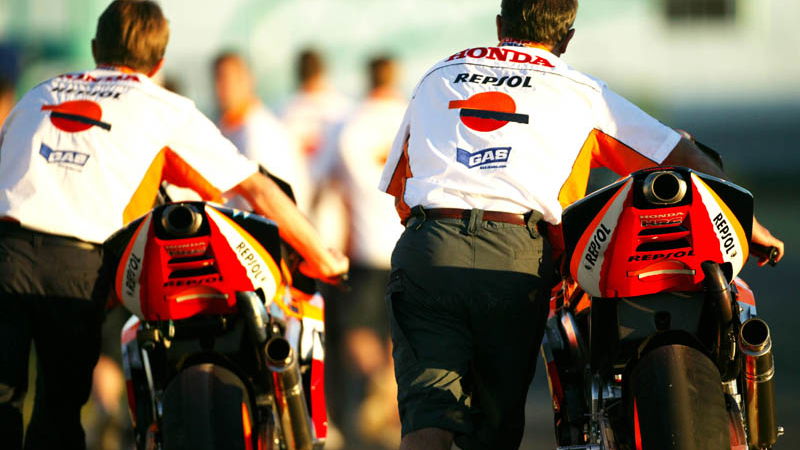 Rossi on second row after 'problems'.