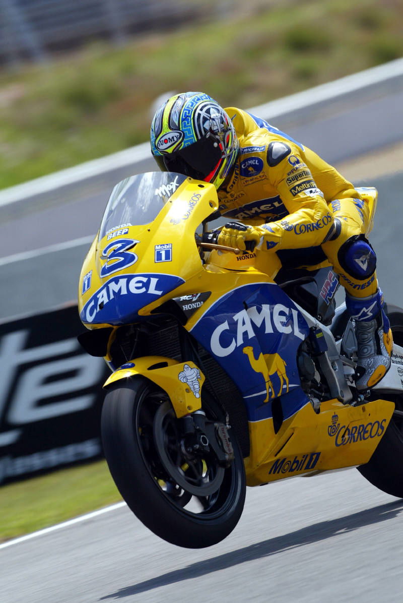 Edwards clips Ukawa, loses knee slider.