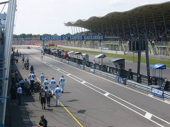 Sheene's team manager dies.