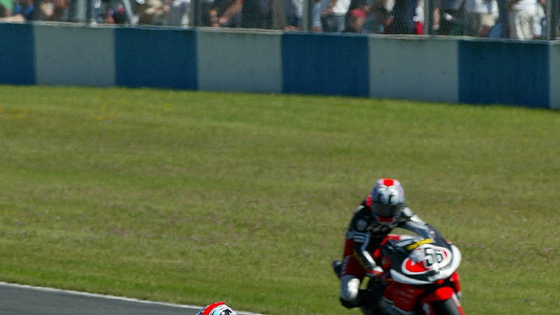 Edwards clips Ukawa, loses knee slider.
