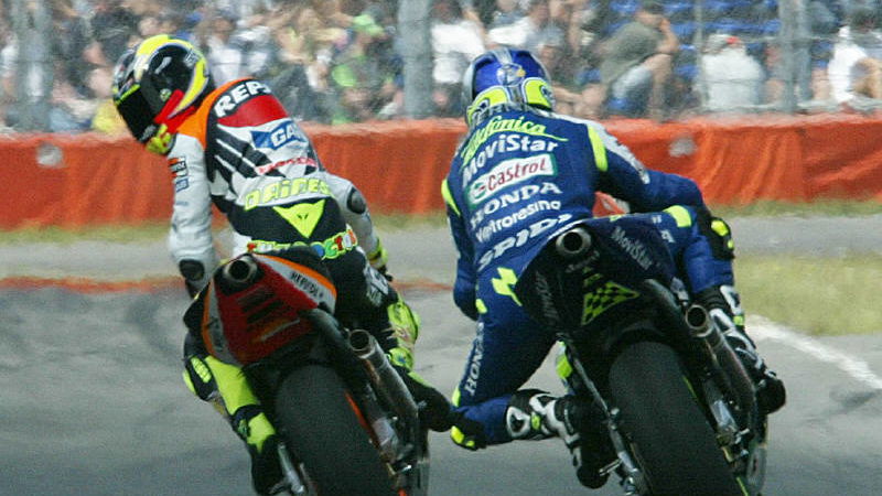 Gibernau defeats Rossi in photo finish.