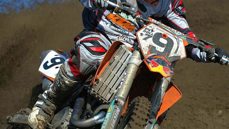 Dobb signs for Honda.