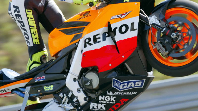 Rossi wins titanic Brno battle.
