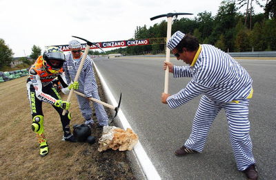 Rossi beats Sete with seven-year-old move.
