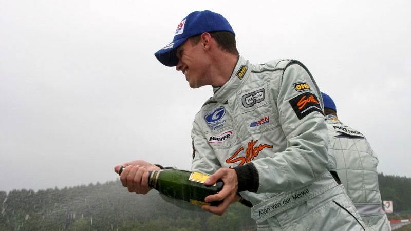 van der Merwe takes British F3 crown.