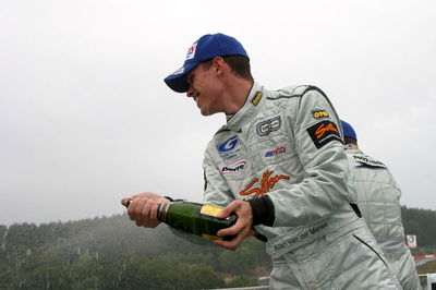 van der Merwe takes British F3 crown.