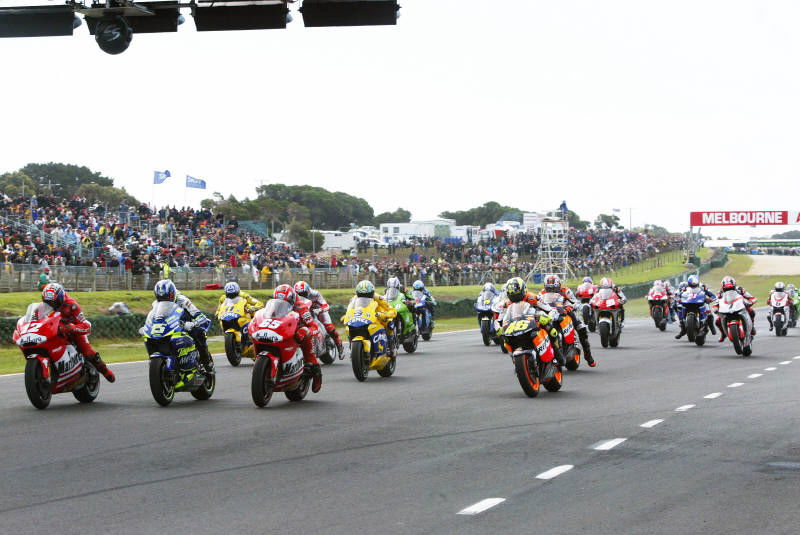 Rossi rides away with Phillip Island pole.