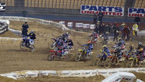 Hurley wins wet season opening World SX GP.
