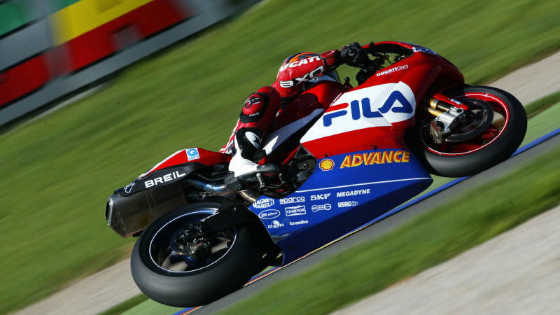 Laconi close to Xaus, Toseland injured.