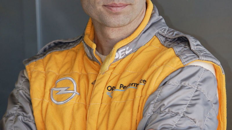 Frentzen extends deal with Opel for 2005.