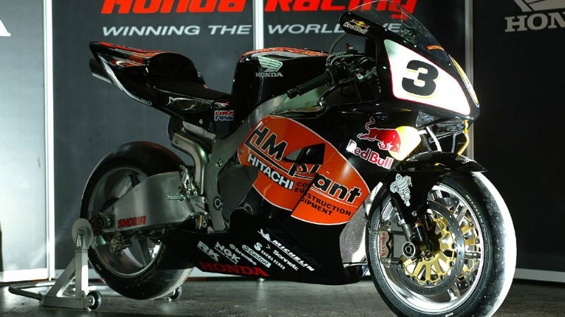 McGuinness nets HM Plant Honda road racing deal.